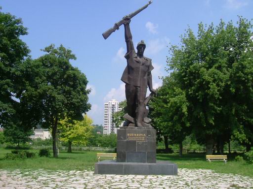 Spomenik 'Husinski rudar' u Tuzli