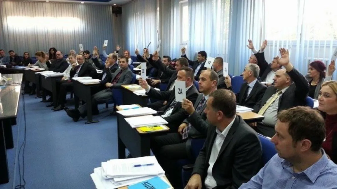 Usvojen dnevni red za smjenu vlade u Tuzli