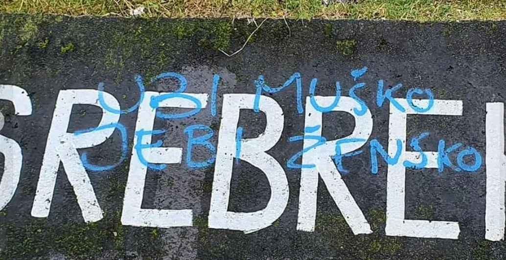 Tuzla: Uklonjen uvredljivi grafit koji skrnavi sjećanje na bol Srebrenice