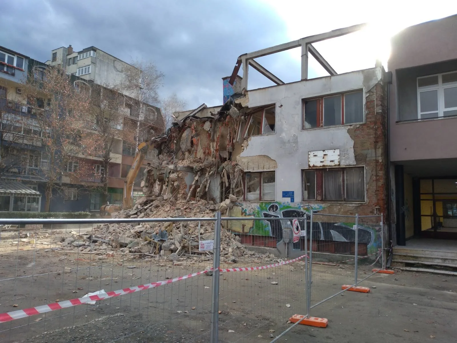 Počelo rušenje bivšeg ”Kina Mladost” u Tuzli