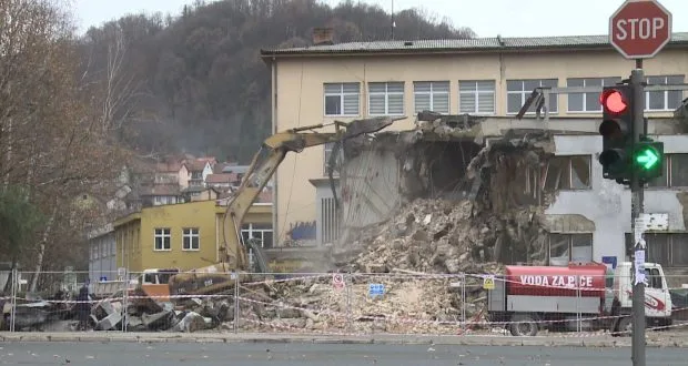 Počelo rušenje objekta zgrade Kino Mladost (VIDEO)