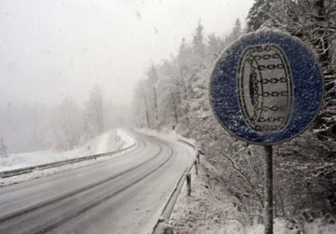 Vozači oprez/ Učestali odroni zemlje, pada i snijeg