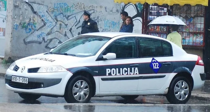 Drama u Tuzli/ Kod autobuske stanice izboden migrant