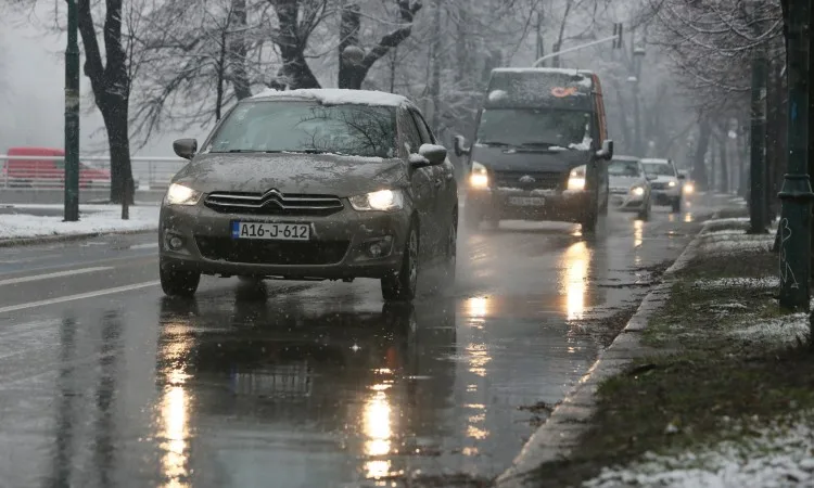 Zbog minusa vozačima preporuka da vozilo pripreme za zimske uvjete