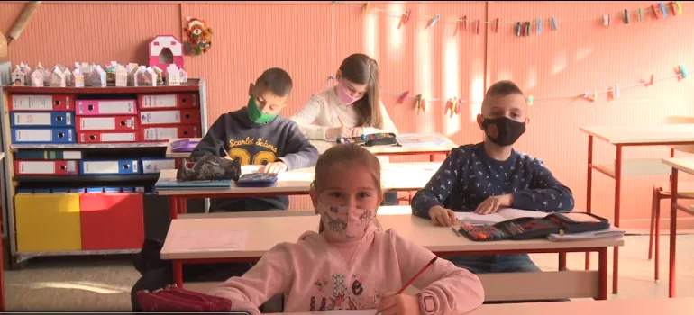 TK: Učenici od danas ponovo u školskim klupama (VIDEO)