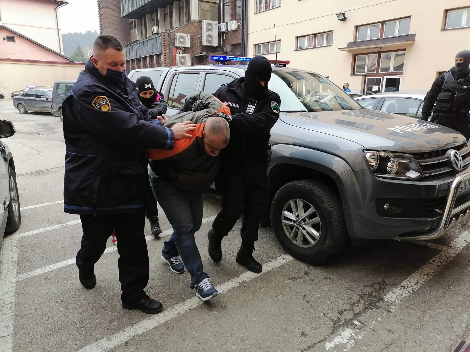 Uhapšeno sedam osoba u TK: Djecu tjerali da prosjače (FOTO)