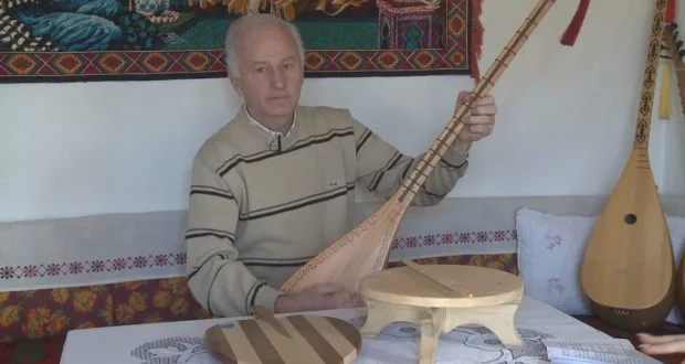Tuzlanski sazlija 4 četiri decenije gaji ljubav prema ovom instrumentu (VIDEO)