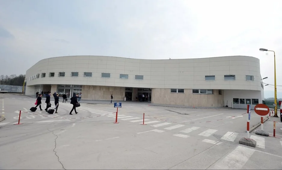 Korona prepolovila broj putnika na tuzlanskom aerodromu, ništa od nove linije za Milano