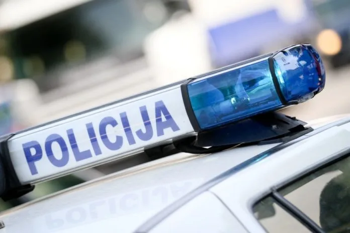Uhapšen lopov/ Dvadesetogodišnjak iz Živinica krao od žena torbice i novčanike