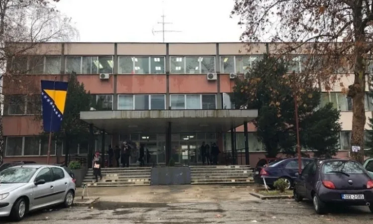 Hadžigrahić: Studente vratiti u učionice gdje epidemiološki uvjeti dozvoljavaju