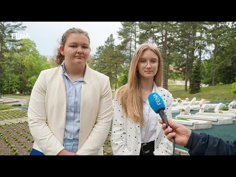 Učenici OŠ Novi Grad Tuzla performansom na Aleji mladosti obilježili stradanja na Kapiji (VIDEO)