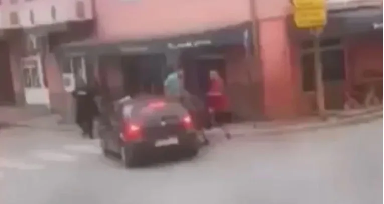 Uhapšen vozač koji je u punoj brzini uletio u baštu lokala