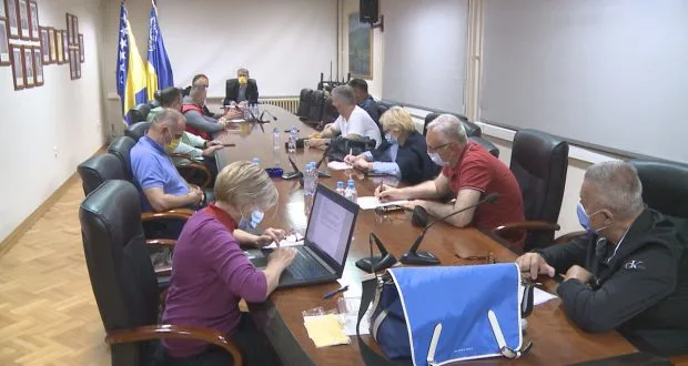 Sve službe zaštite i spašavanja u stanju maksimalne pripravnosti u Tuzli (VIDEO)