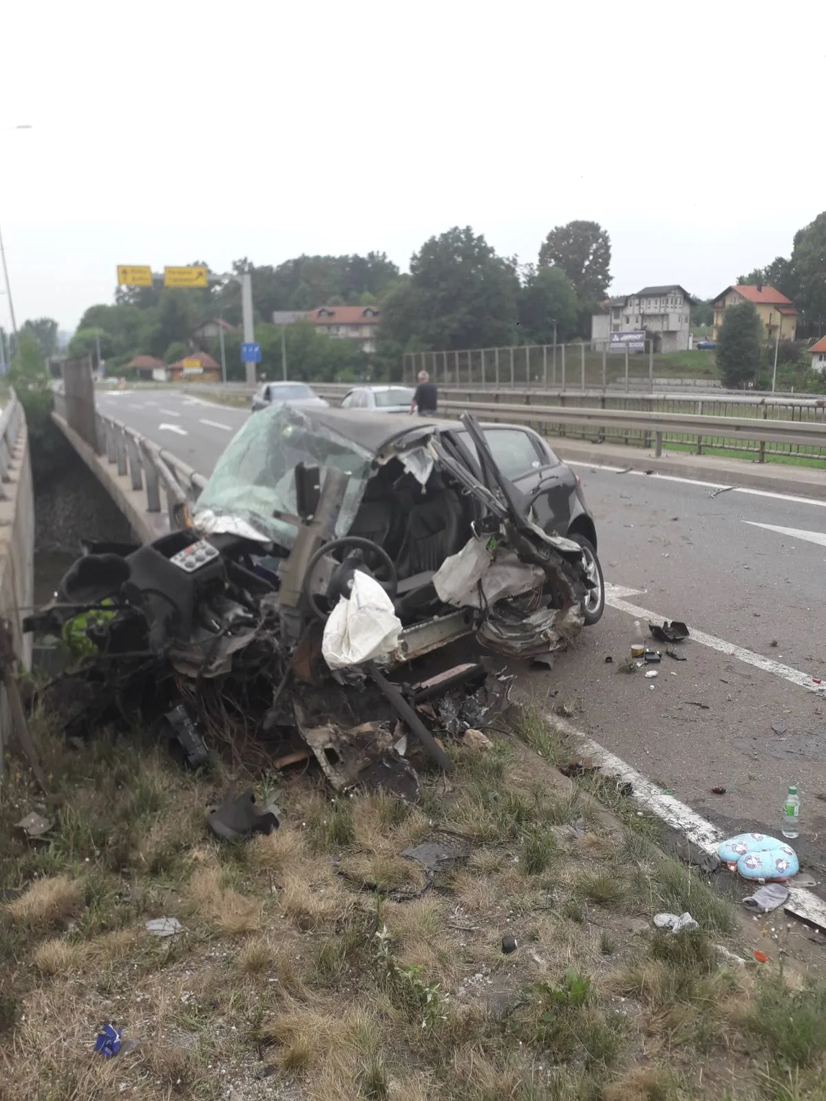 Teška saobraćajna nesreća u Tuzli, dvoje povrijeđenih (FOTO)