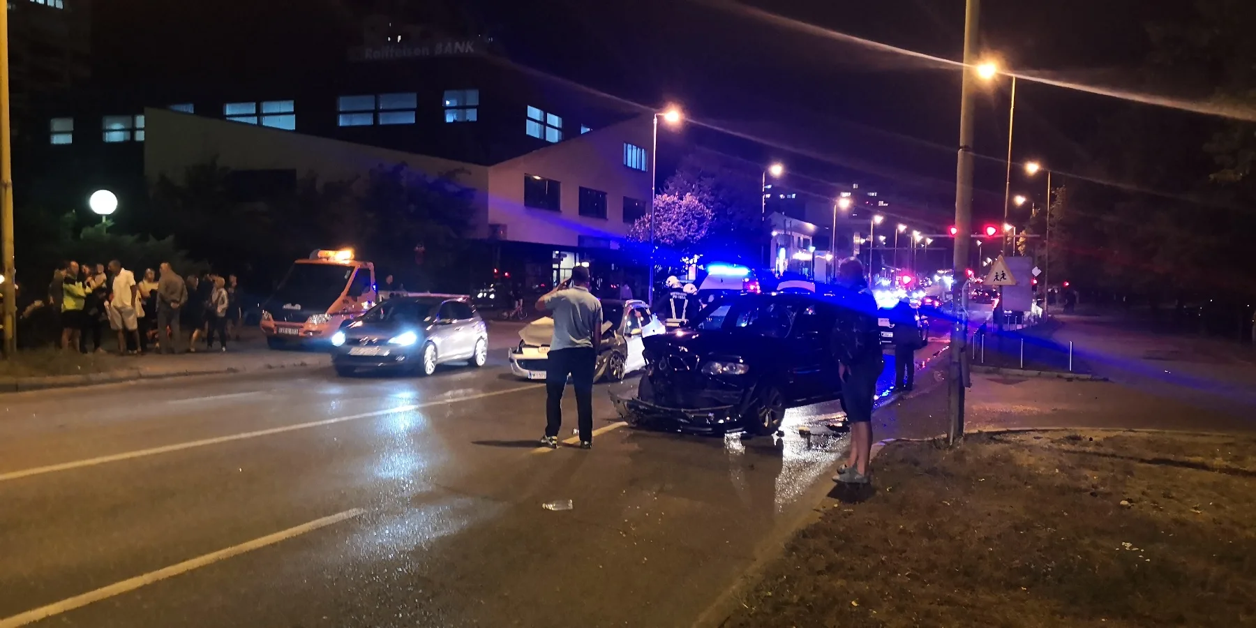 U sudaru dva automobila u Tuzli povrijeđena jedna osoba (FOTO)