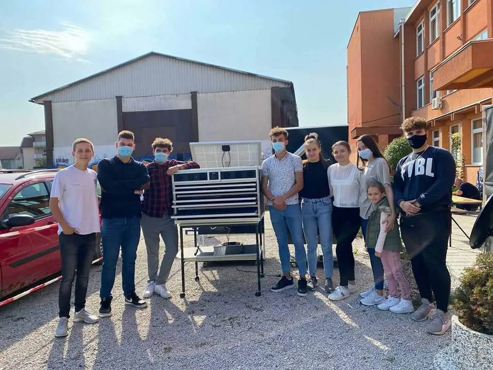 Živinički gimnazijalci u solarnoj sušari sušili voće