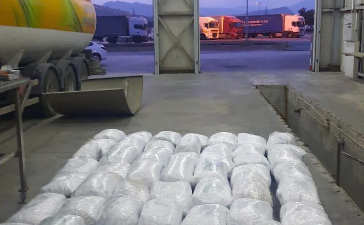 BiH državljanin u cisterni krio drogu, oduzeto skoro 300 kilograma marihuane