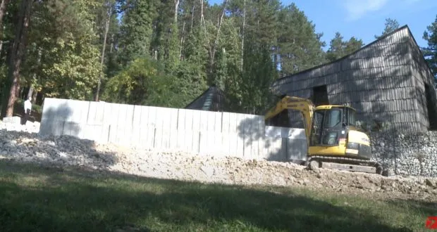 Radovi na preveniranju pojave klizišta kod Kuće plamena mira u Tuzli