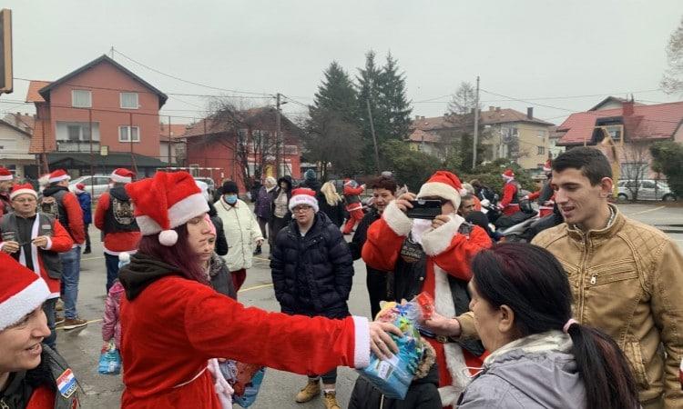 (FOTO) Moto Mrazovi darovali mališane u Tuzli i provozali svojim dvotočkašima