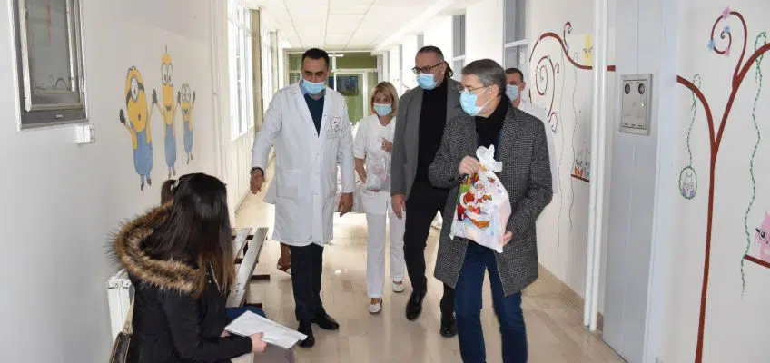 Grad Tuzla: Obezbjeđeni novogodišnji paketići za djecu u 27 ustanova i udruženja