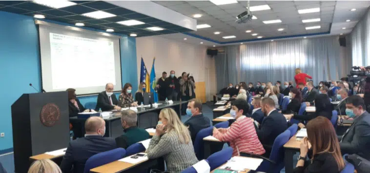 Usvojeni prijedlozi zakona o izmjenama zakona u osnovnom i srednjem obrazovanju TK