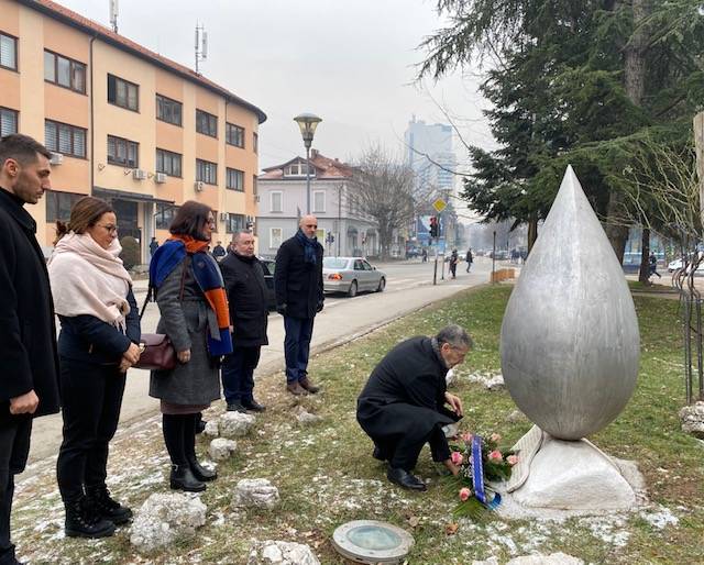 grad tuzla obilježio međunarodni dan sjećanja na žrtve holokausta
