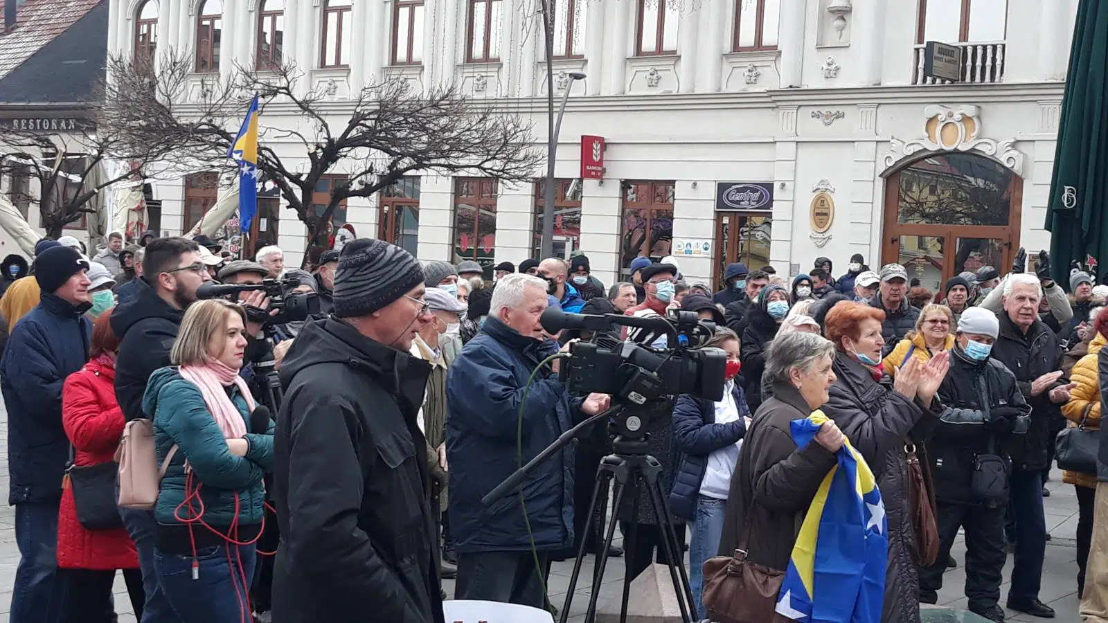 U Tuzli protest građana zbog političke i sigurnosne krize u BiH