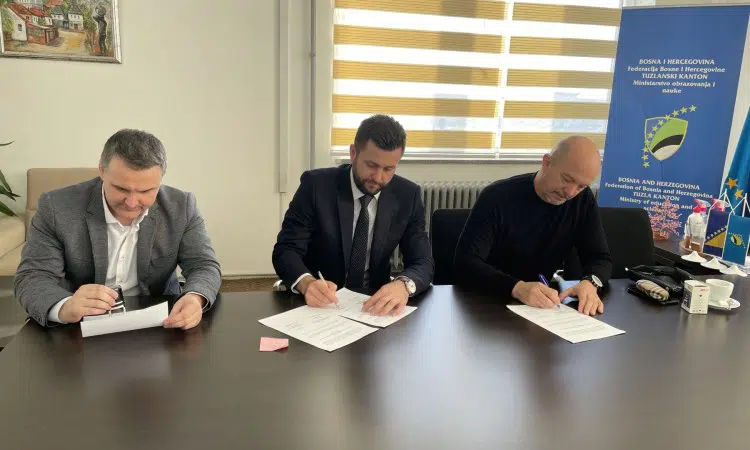 Produženi kolektivni ugovori za djelatnost osnovnog i srednjeg obrazovanja TK