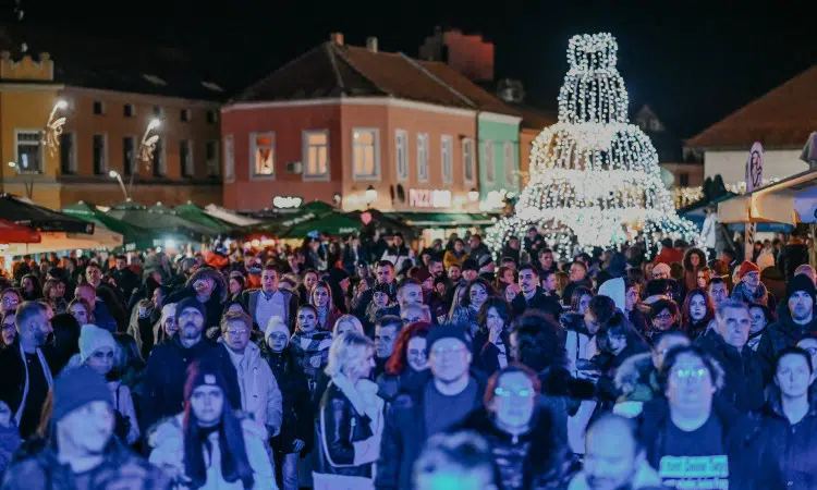 Manifestacija ‘Zima u Tuzli’ privukla brojne domaće i strane goste