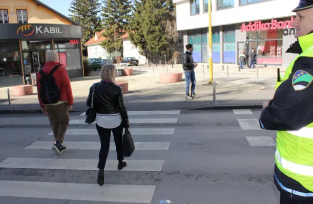 MUP TK za šest dana kaznio 25 pješaka u Tuzli