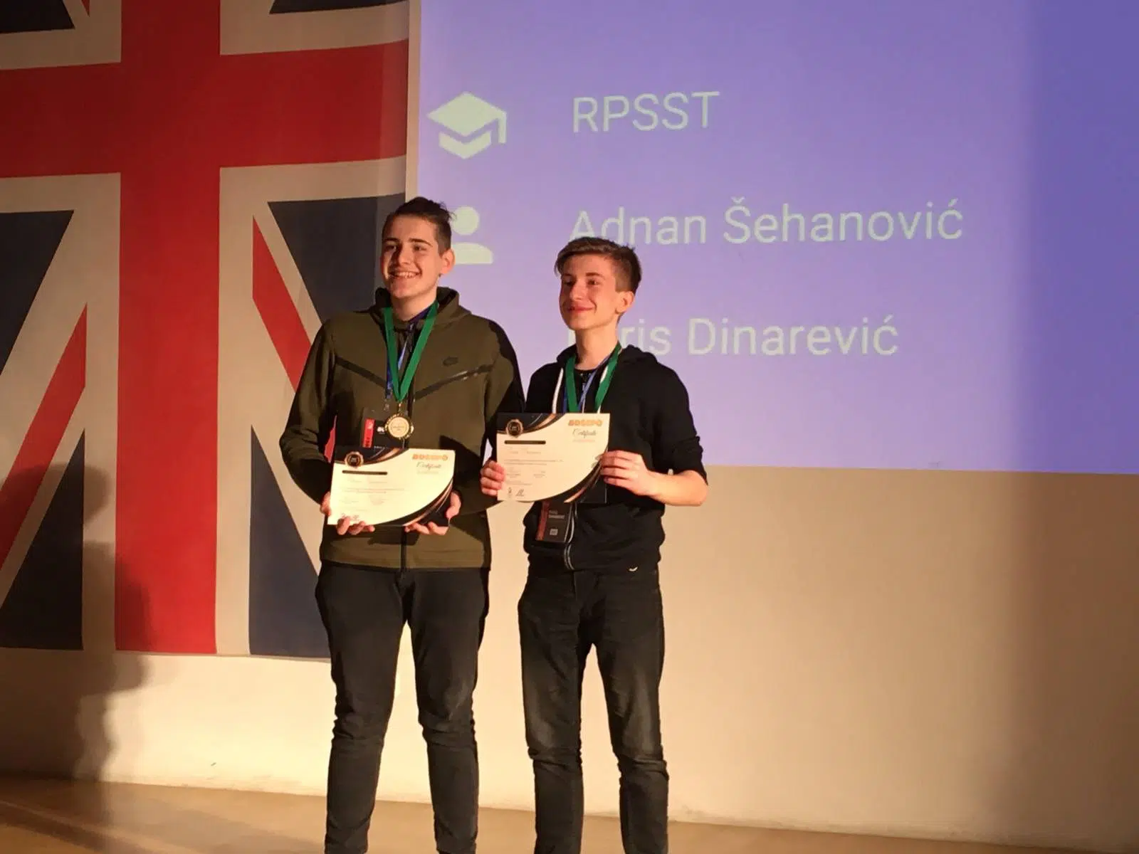 Tuzlanski učenici osvojili 15 medalja na BOSEPO olimpijadi naučnih projekata FOTO