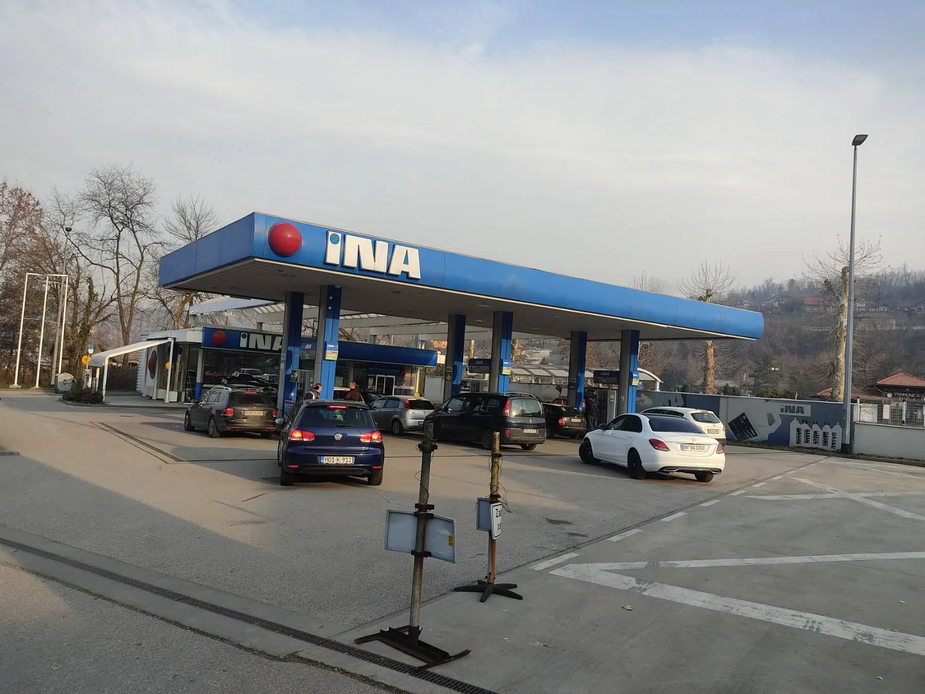 Gorivo jutros nije drastično poskupilo, evo koliko će cijena ići gore