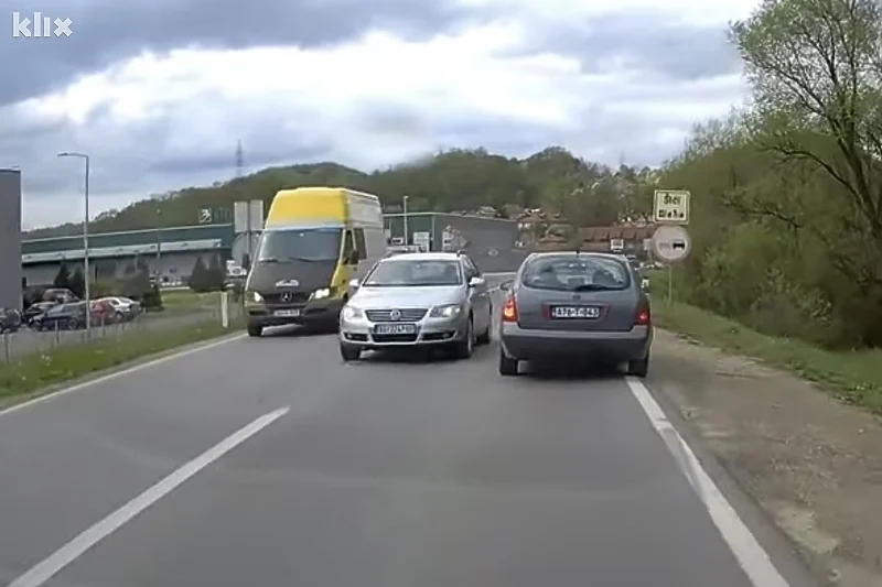 Opasna vožnja na putu kod Tuzle, izbjegnut direktan sudar