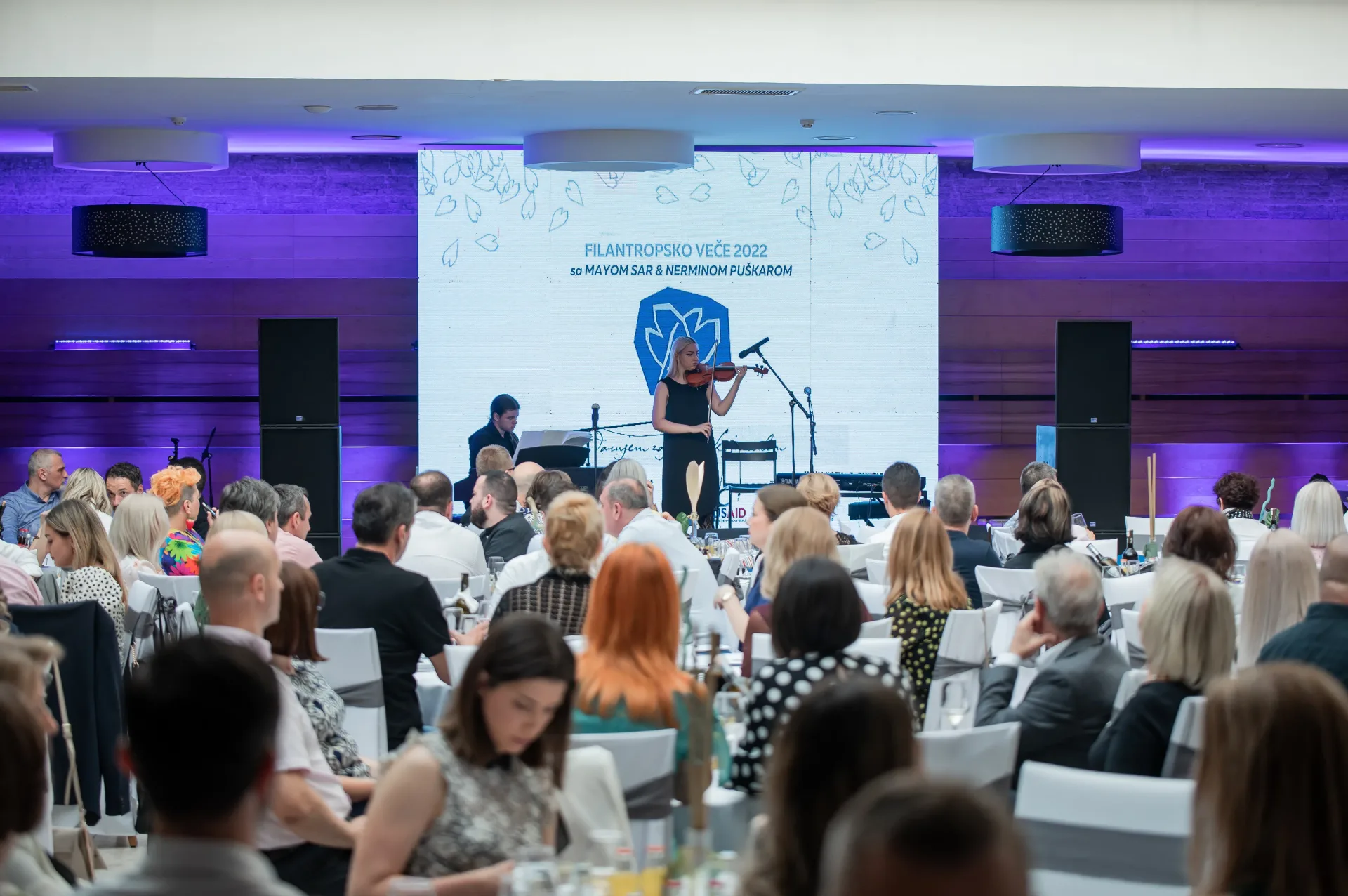 U Tuzli održano Filantropsko veče sa Mayom Sar & Nerminom Puškarom