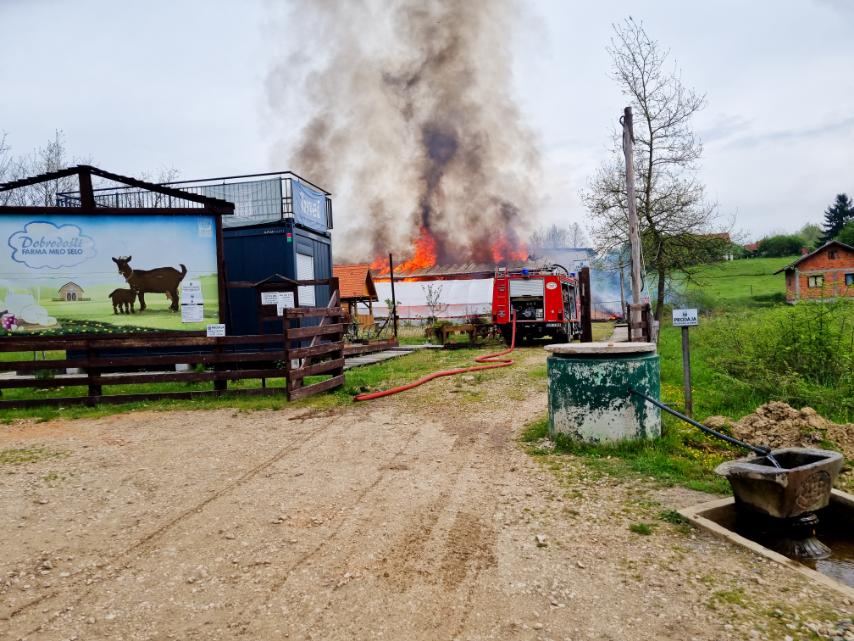 vatra progutala farmu milo selo kod lukavca (foto)