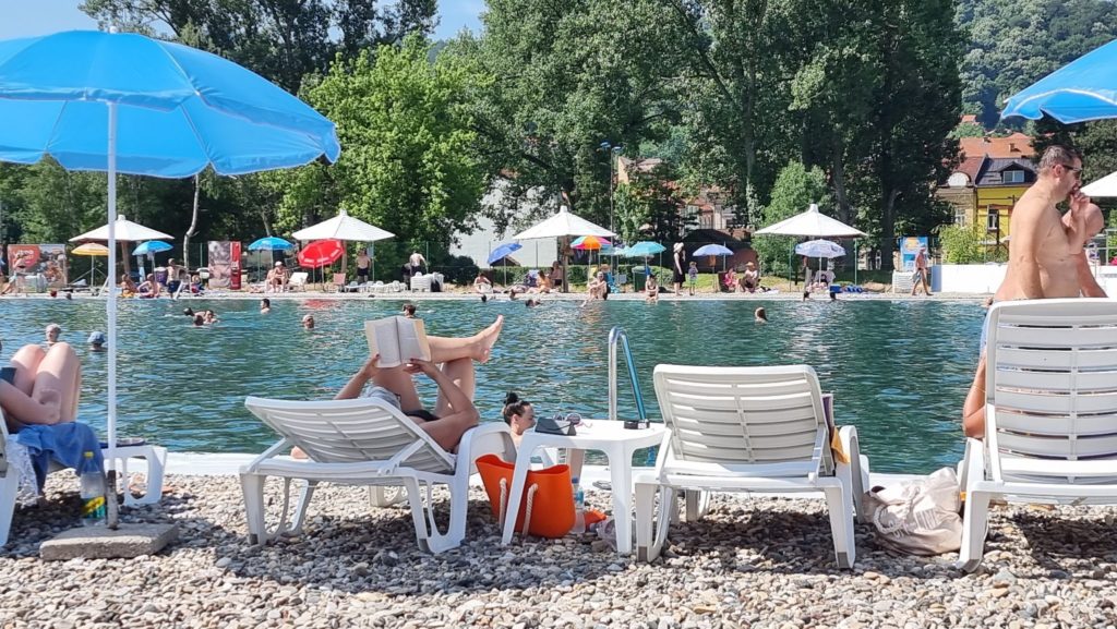 ljetna sezona u tuzli, kupači uživaju na panonskim jezerima foto