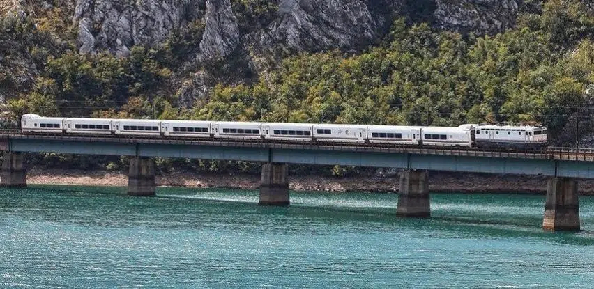 Tuzlaci žele vozom na more