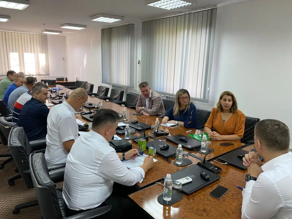 Vlada TK: Povećanje plaća kojim se prati rast troškova života