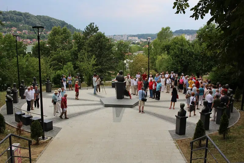 Grad Tuzla obilježio Dan ustanka naroda i narodnosti BiH u borbi protiv fašizma
