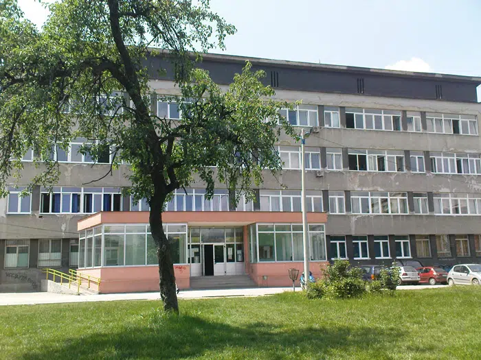 Direktor i profesori iz Saobraćajne škole u Tuzli optuženi za namještanje konkursa