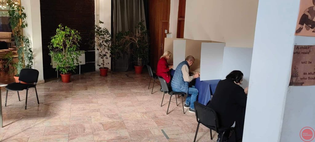 na izbore do 11 sati na području grada gračanica izašlo je 4.472 birača – .