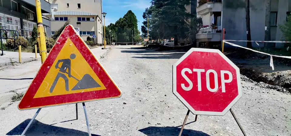 Potpuna obustava saobraćaja preko željeznog mosta u ulici Slavinovići