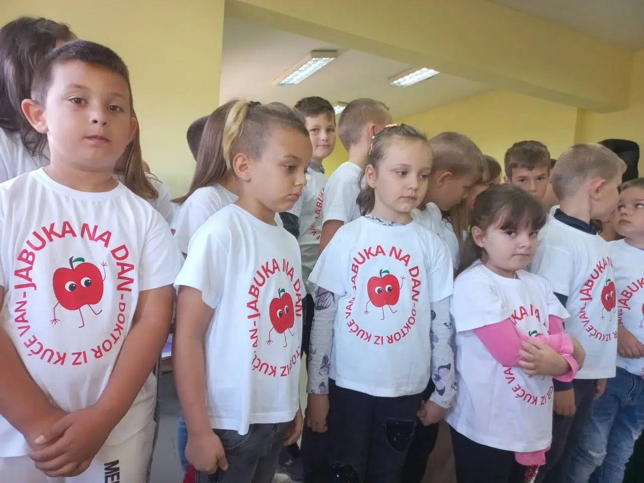 Područna škola u Sniježnici obilježila “Dan jabuke” (FOTO+VIDEO)