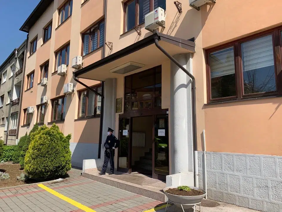 Pretresi na više lokacija u TK u cilju otkrivanja krivičnih djela iz oblasti zloupotrebe opojnih droga