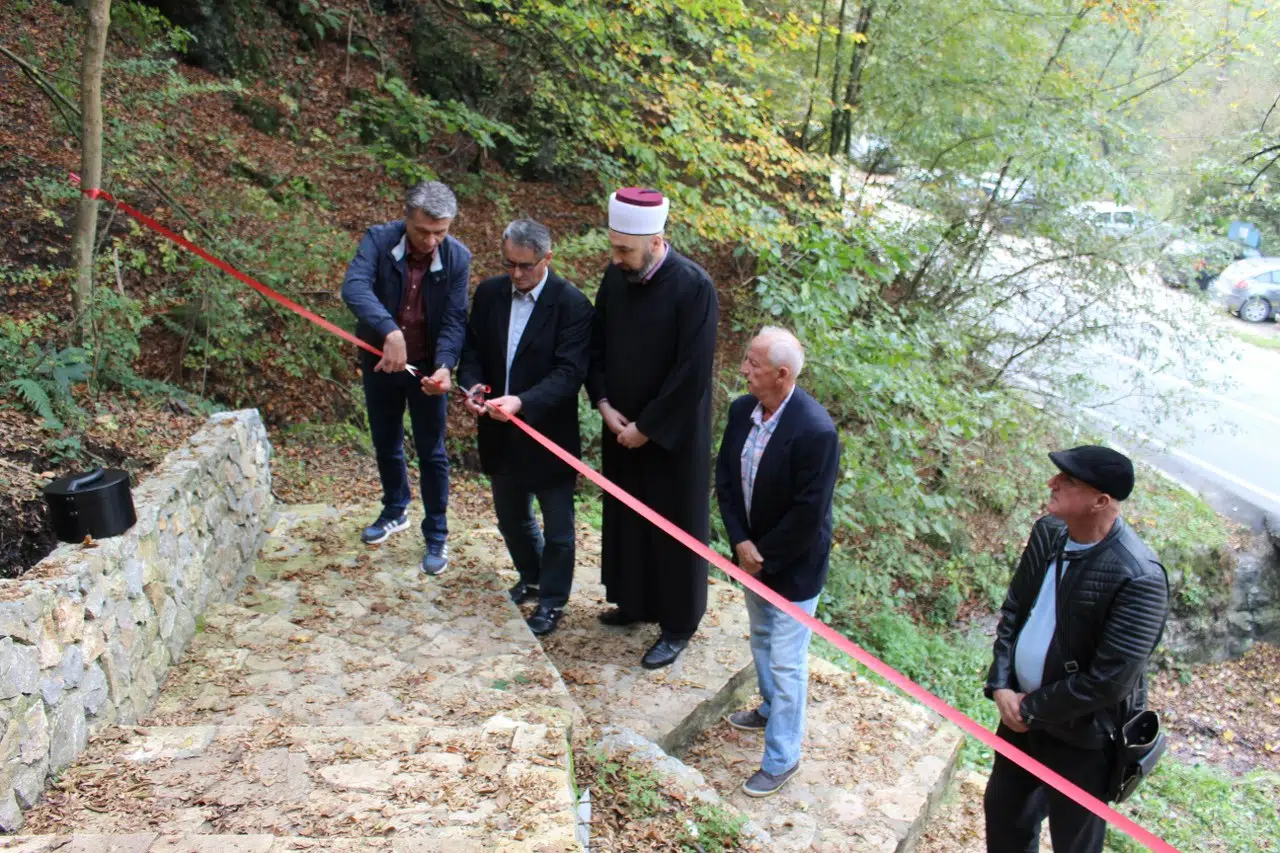 Do džamije na Kušlatu od sada stepenicama sa glavnog puta (AUDIO+FOTO)