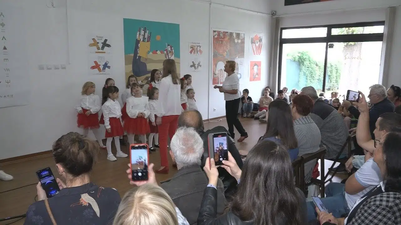 U Tuzli je danas svečano počeo 19. Međunarodni dječiji festival „Vezeni most“