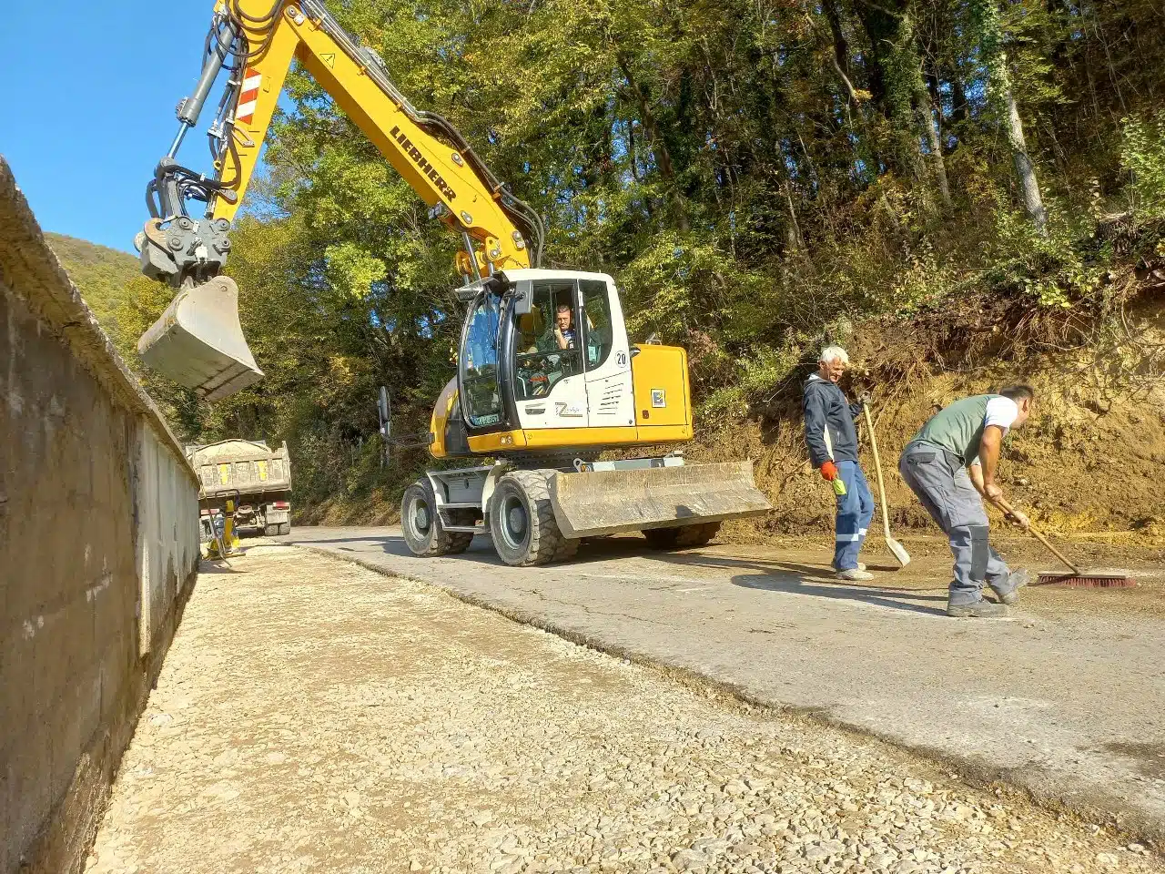 Počeli radovi na sanaciji i rekonstrukciji puta kroz Goduš (FOTO)