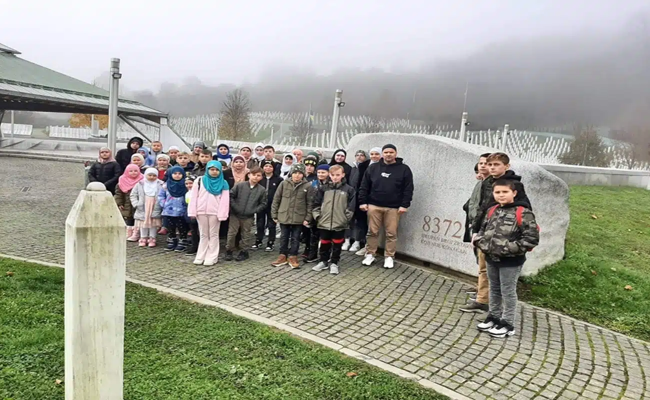Mekteblije Zaseoka posjetili šehitluke u džematu i Potočarima