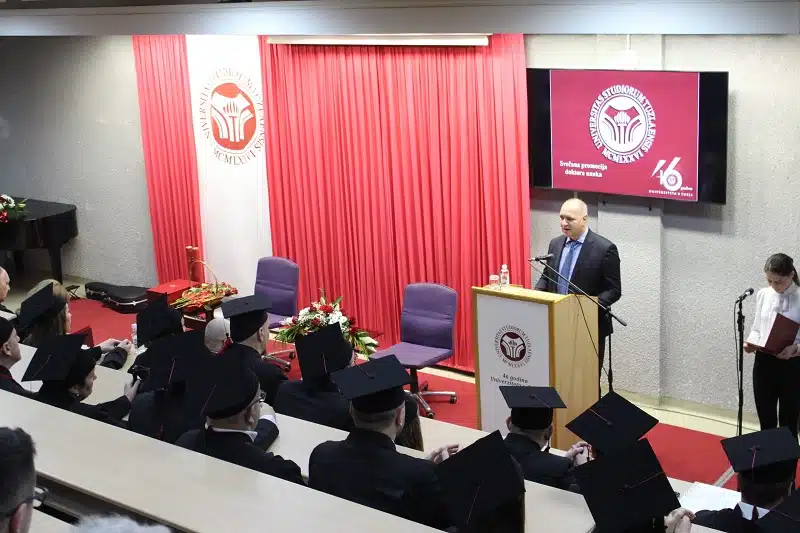 Lugavić čestitao povodom promocije doktora nauka Univerziteta u Tuzli