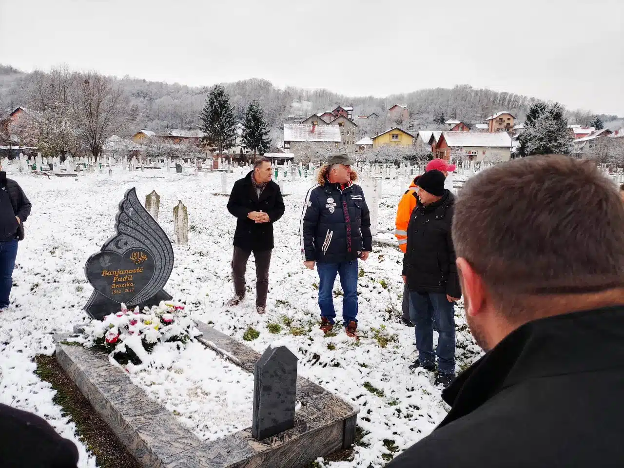 U Kozluku obilježna jedanaesta godišnjica smrti Fadila Banjanovića-Bracike (FOTO)